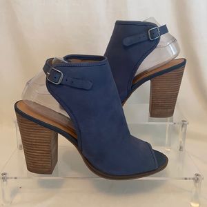 Lucky brand heeled lisza bootie